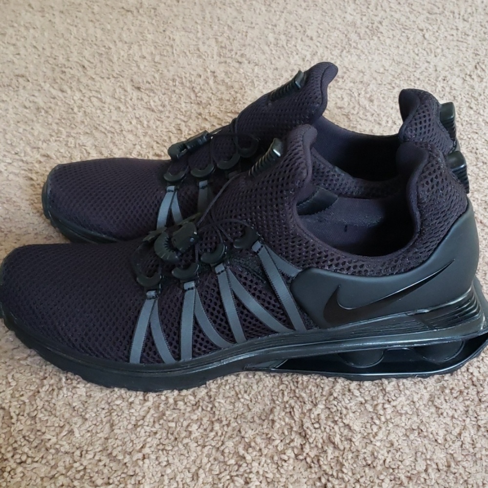 NWOT Mens Nike Shox Gravity size 10.5